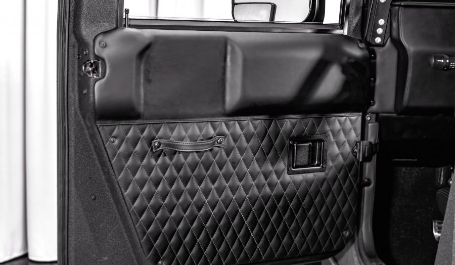 Детали интерьера Hummer H1 Launch Edition by Mil-Spec Automotive 2019 года  (фото 11 из 16)